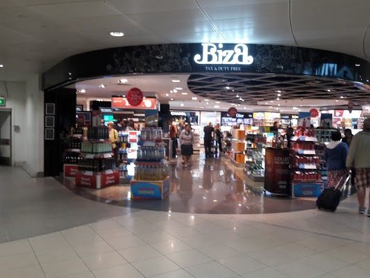 biza-airport-shopping